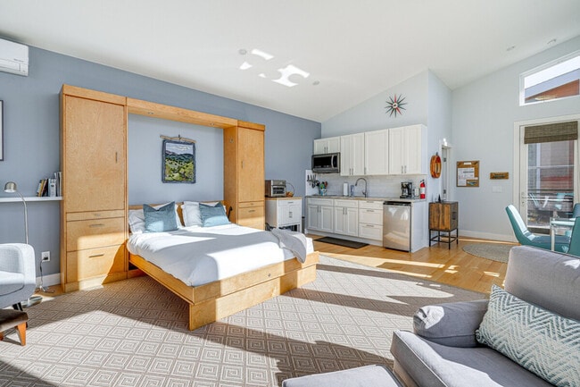 Building Photo - 157 Ave Portola