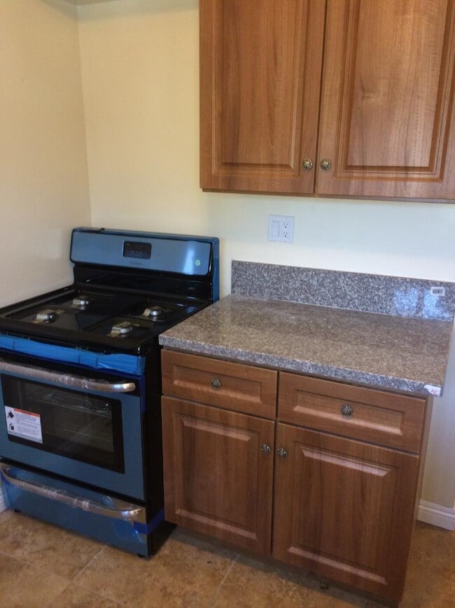 Building Photo - 1034 Hyperion Ave