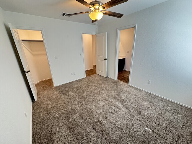 Building Photo - 237 Escondido Cir