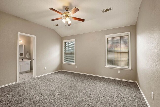 Building Photo - Light-Filled 3-Bedroom Home with Updated K...