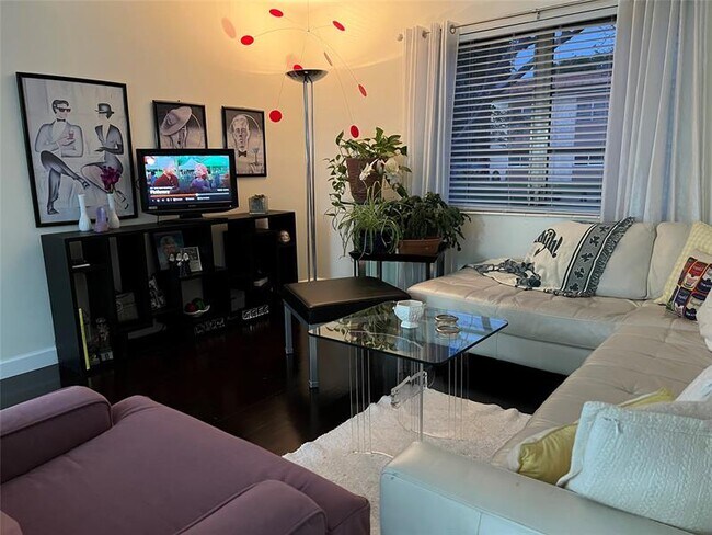 Building Photo - 1950 N Andrews Ave