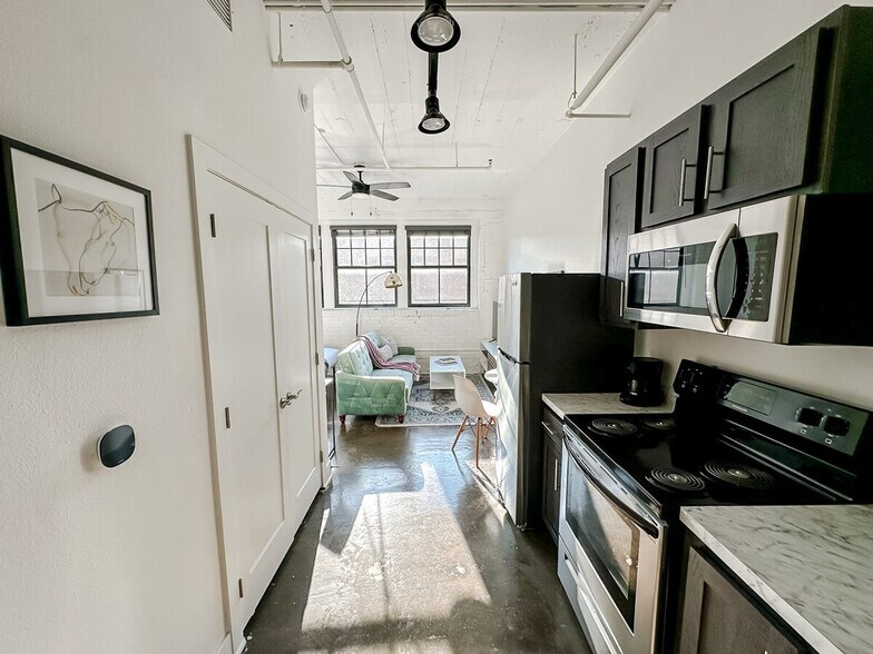 Building Photo - 232 N Mead St