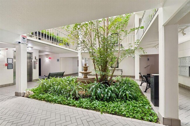 Building Photo - 3325 Bayshore Blvd