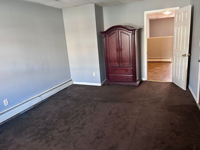 Building Photo - 5 Crescent St