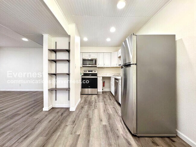 Building Photo - 5300 E Cherry Creek South Dr