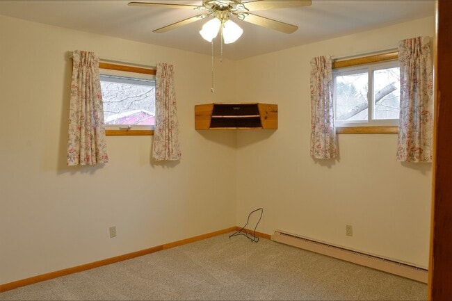 Building Photo - 148 Farnham Rd