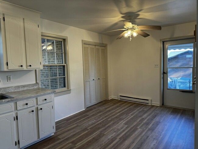 Building Photo - 102 Busbee Ct