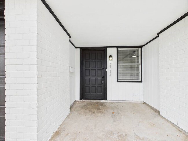 Building Photo - 5814 Fontenelle Dr