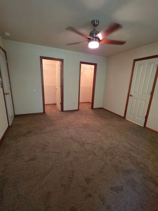 Building Photo - 1080 Heron Ridge Ave