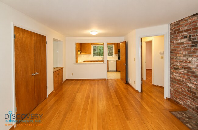Building Photo - Contemporary North Berkeley 2 Bedroom Condominium