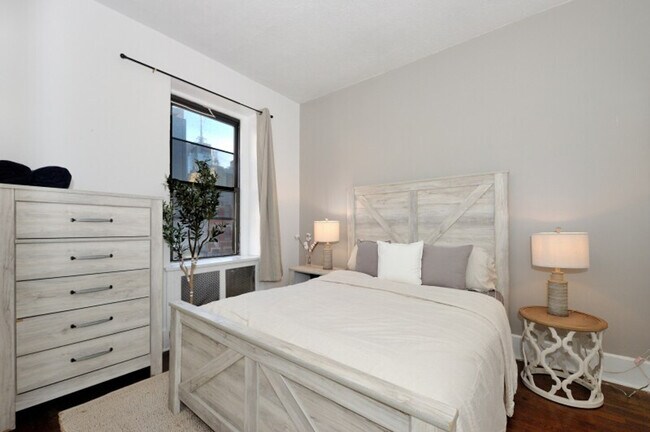 Building Photo - 400 W 47th St