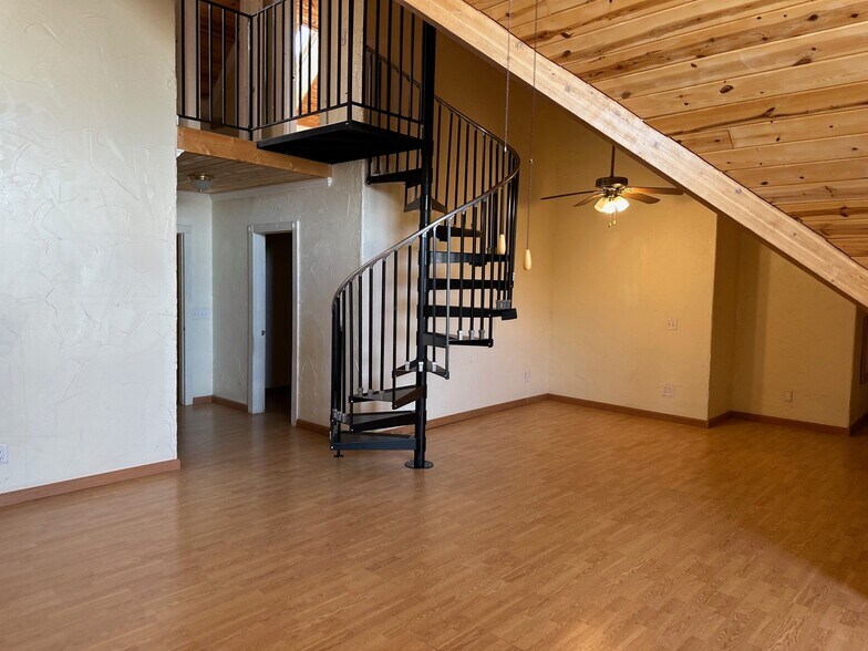 Building Photo - 13975 Racel St
