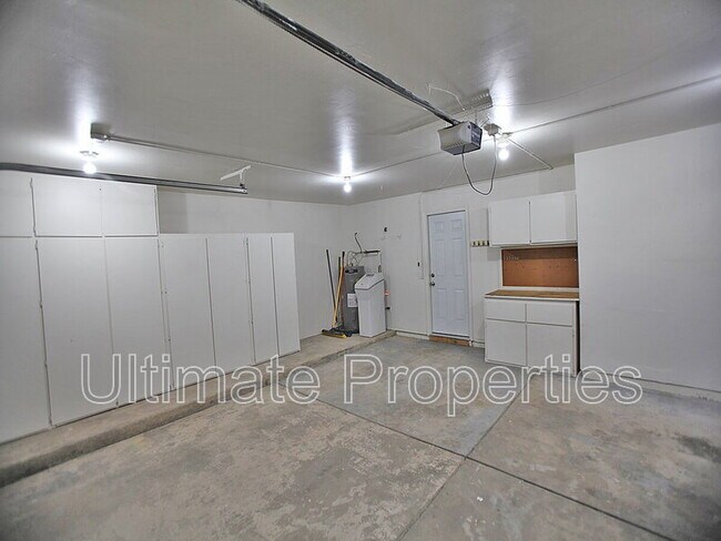 Building Photo - 948 E Escuda Dr