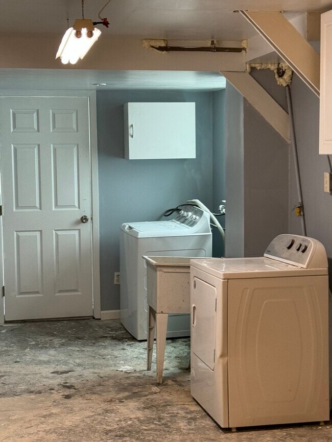 Building Photo - 1449 S Mayfair Ave