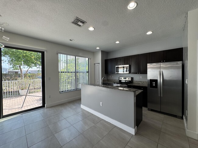 Building Photo - 2037 Oysterwood Ln