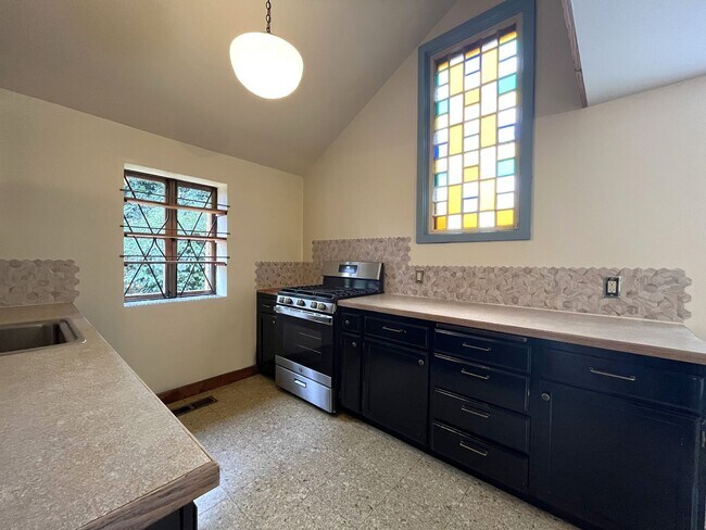 Building Photo - Vintage Urban Farmhouse 3 Bd 1 Bath home! Large bonus room & Balcony!  Surrounded by trees on lar...