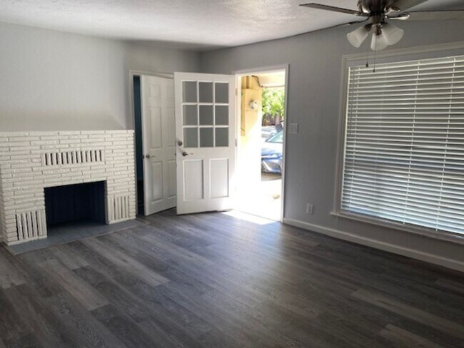 Building Photo - Spacious Home w/ Pool in East Redding!!