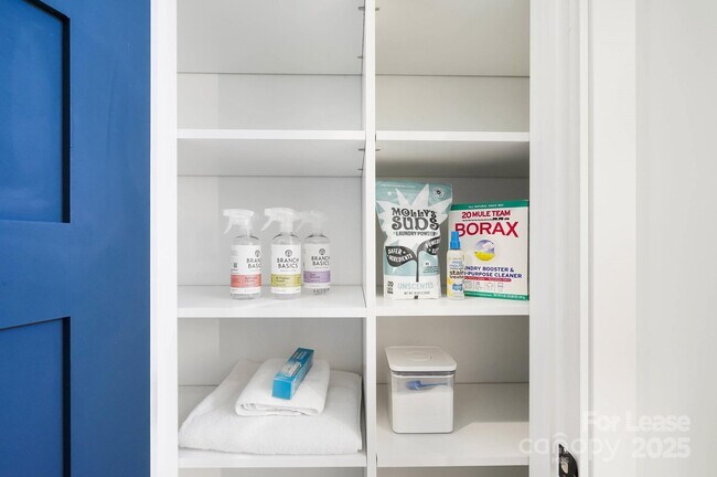 Building Photo - 3301 Spencer St