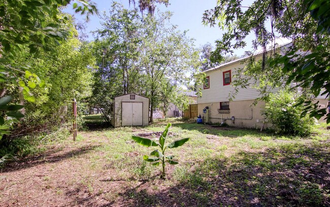 Building Photo - 9924 Sunset Dr