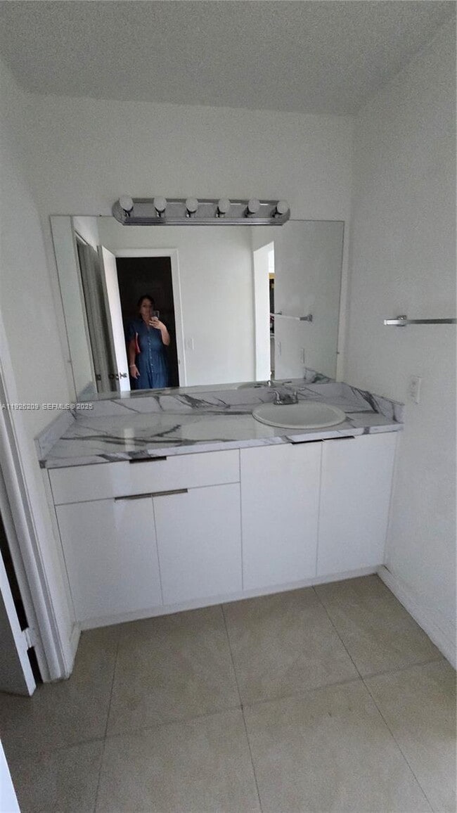 Building Photo - 14830 Naranja Lakes Blvd