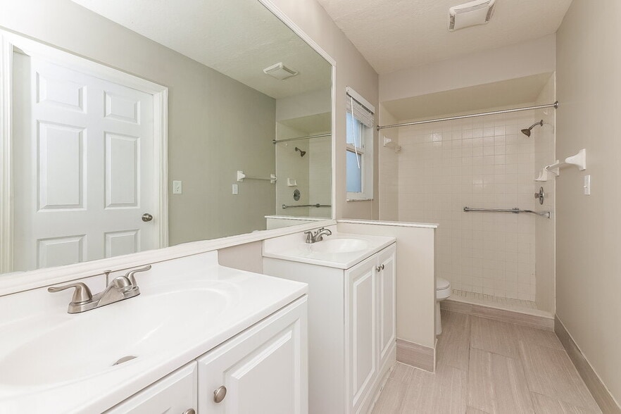 Building Photo - 6202 65th Ct E