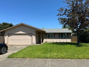 Building Photo - 3 bedroom 2 bath house in a great neighborhood!