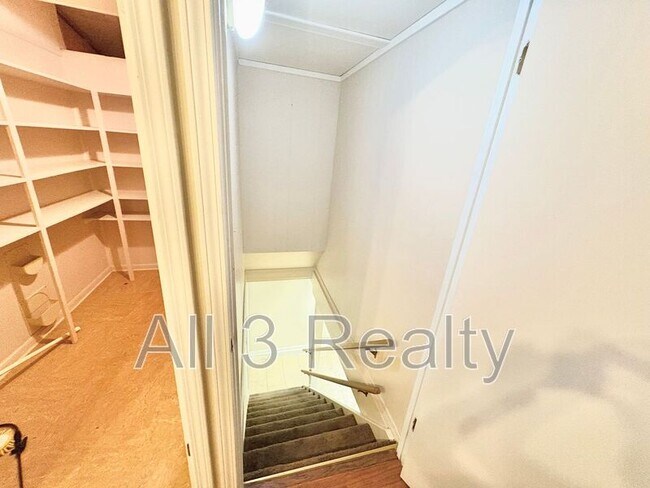 Building Photo - 435 Sherwood Rd