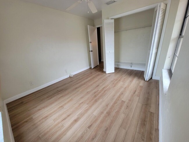 Building Photo - 1436 SW 25th Way