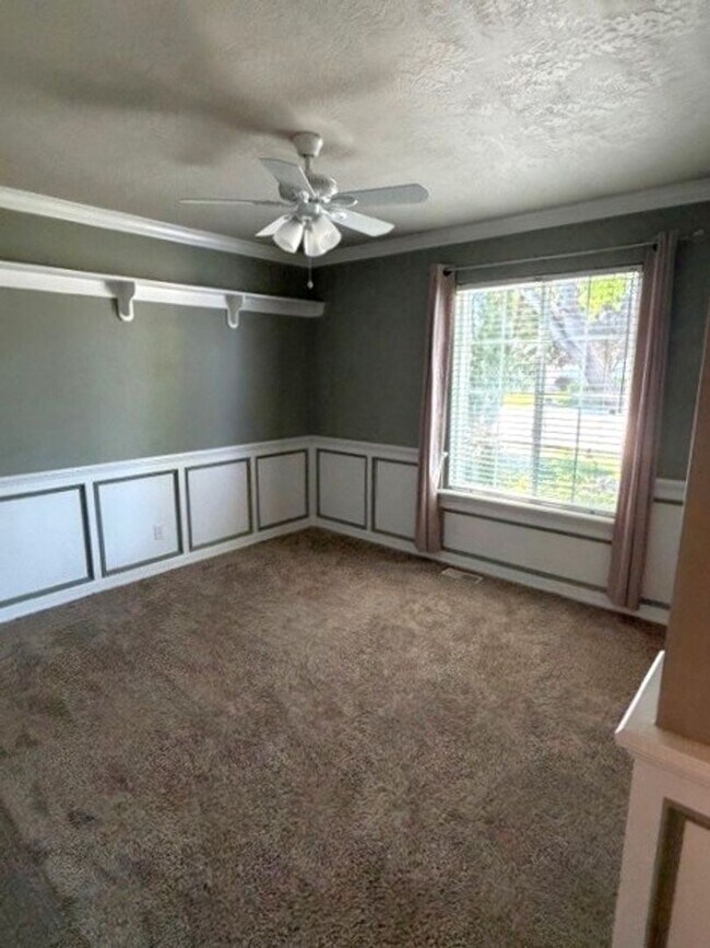 Building Photo - Beautiful and spacious 3 bed 2 bath home in Meridian just off Ten Mile and W Pine Ave