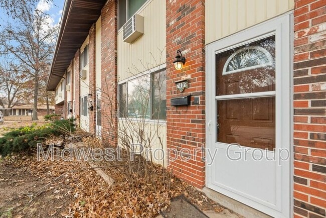 Building Photo - 7409 Hazelcrest Dr