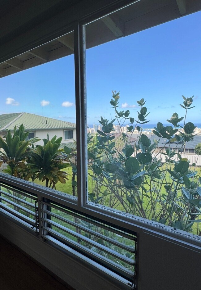 Building Photo - 1326 Alewa Dr