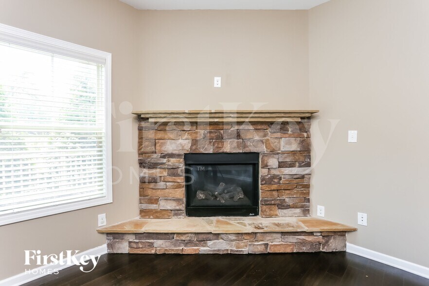 Building Photo - 4180 Pleasant Woods Dr