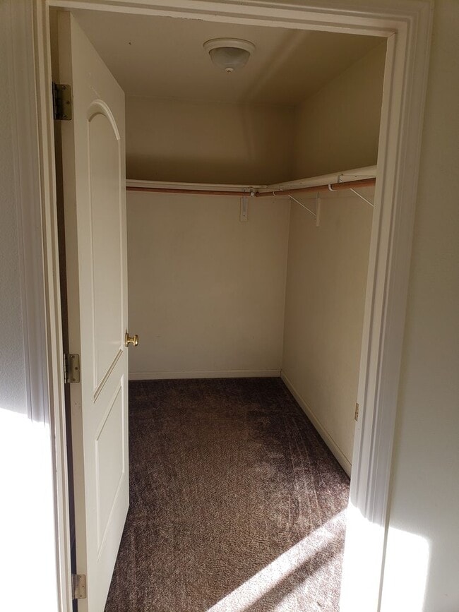 Building Photo - Cute 3 bedroom/2 bath downtown home!