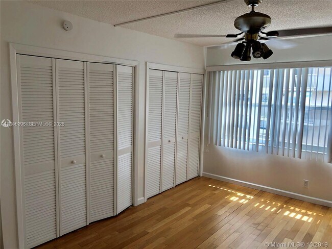 Building Photo - 121 Golden Isles Dr