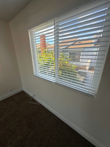 Building Photo - 931 W 19th St