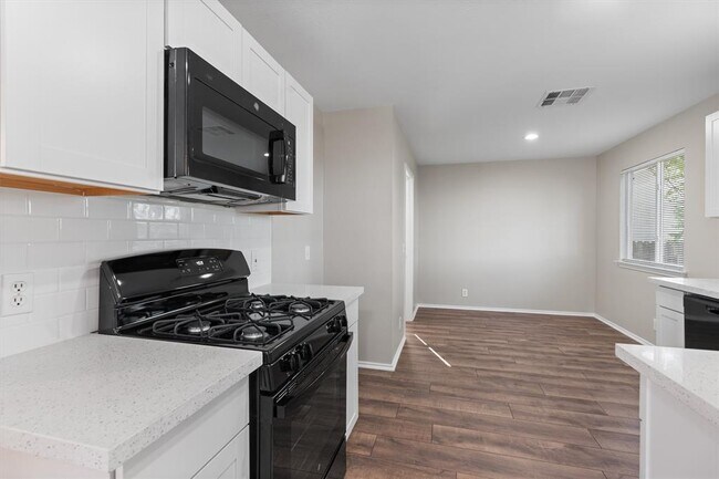 Building Photo - 403 Lakemont Dr