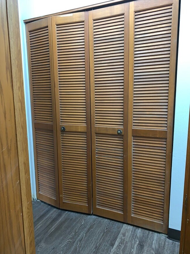 Building Photo - 2050 Holiday Rd