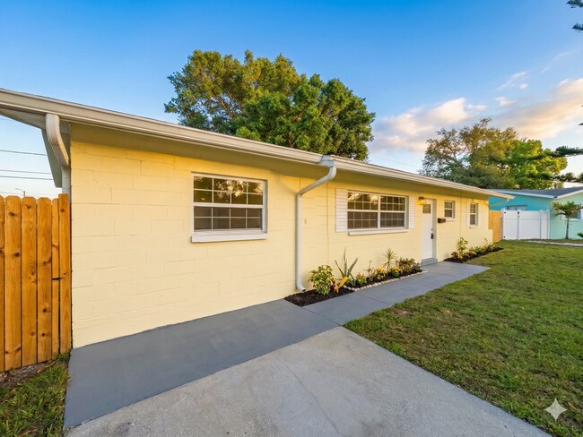 Building Photo - Newly Remodeled 3BR Home in Coquina Key – Large Yard with Dual Side Access