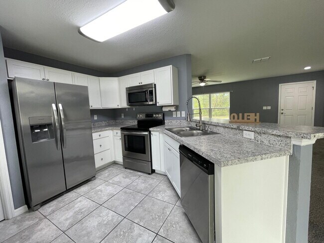 Building Photo - **Beautiful 3 Bd 2 Bath!! AVAILABLE AFTER JUNE 15TH**