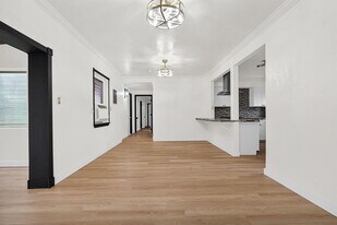 Building Photo - 751 NE 122nd St