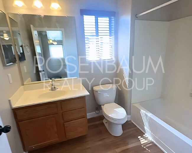 Building Photo - Gorgeous 5-bedrooms, 2.5-baths home in the...