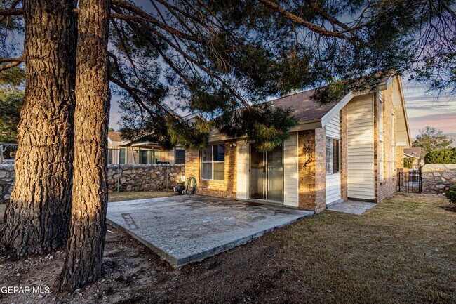 Building Photo - 801 Derrickson Dr