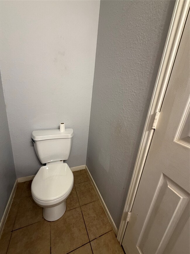 Building Photo - 8023 Clover Leaf Dr