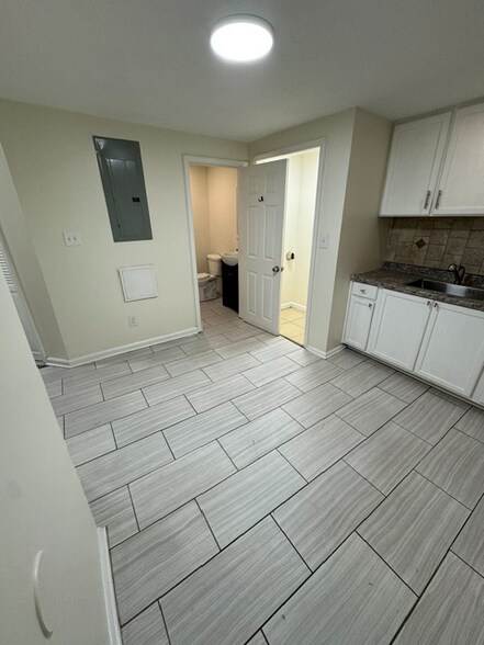 Building Photo - 1739 Dumesnil St