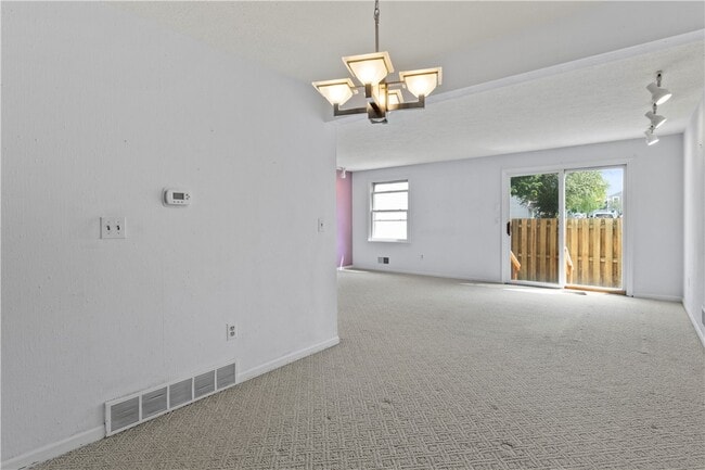 Building Photo - 245 Deerhurst Ln