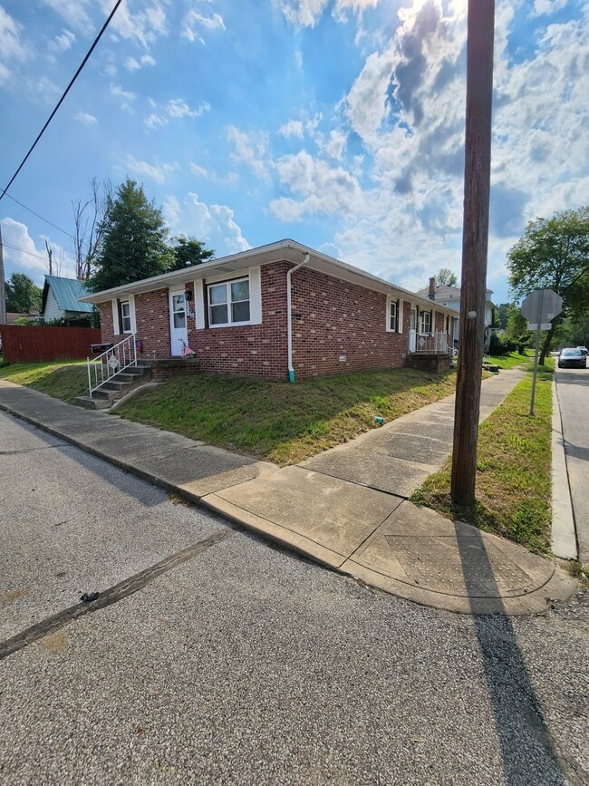 Building Photo - 61 E Park St