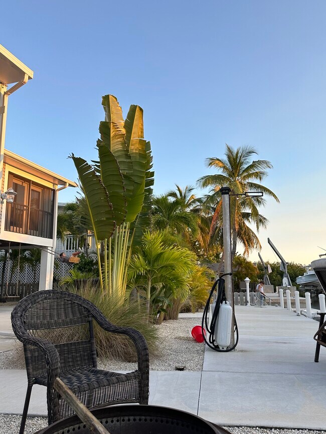 Building Photo - 676 Heck Ave