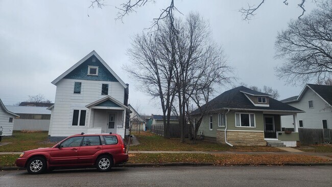 Primary Photo - 766 W Howard St