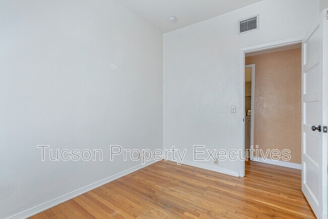 Building Photo - 1220 N Olsen Ave