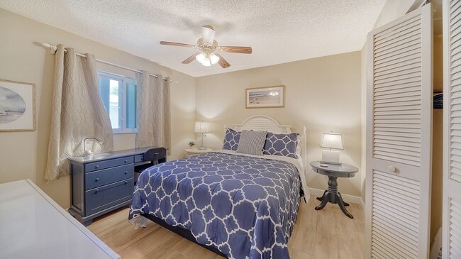 Building Photo - 3 Bedroom, 2 Bath Home with Pool Near Sies...